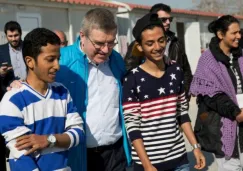 Thomas Bach convive con los refugiados del centro de Eleona