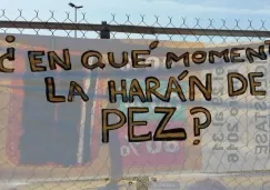 Una de las mantas que se colocaron afuera del estadio