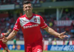 Enrique Triverio festeja una anotación con los Diablos