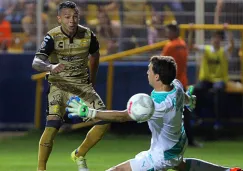 Morelo marca ante la salida de Marchesín