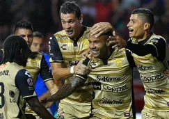 Los jugadores de Dorados celebran un gol con Wilson Morelo