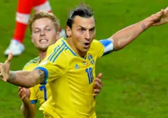 Zlatan festeja un gol con la selección de Suecia