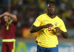 Felipe Caicedo celebra un gol con la selección de Ecuador