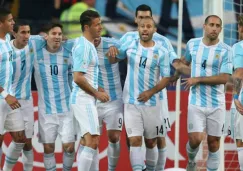 Elementos de la Albiceleste celebrando una anotación