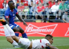 Paolo Guerrero se lanza de palomita para marcar el gol de Perú