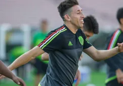 Héctor Herrera sonríe en entrenamiento del Tri