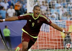 Salomón Rondón fetseja un gol con Uruguay