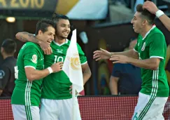 Jugadores del Tri festejan un gol