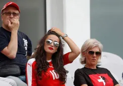 La mamá de los Xhaka junto a la novia de Granit