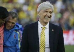 Pekerman sonríe en el banquillo de Colombia