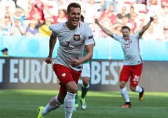 Milik celebra el gol que marcó contra Irlanda del Norte en la Eurocopa