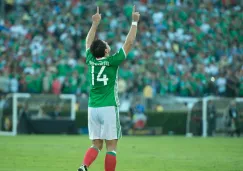 Chicharito Hernández celebrando un gol