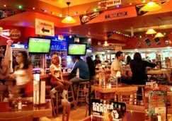 Gran ambiente en Hooters de la Ciudad de México