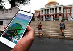 Persona jugando Pokémon Go