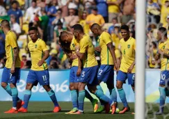 Jugadores de Brasil celebran goleada contra Honduras