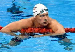 Ryan Lochte descansa tras una carrera en Río 2016