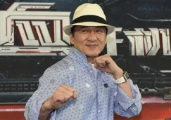 Jackie Chan posa en conferencia de prensa