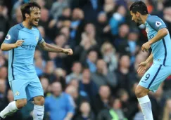 Silva y Nolito celebran un gol del City