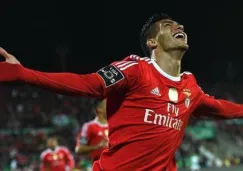 Raúl Jiménez, celebra un gol con el Benfica