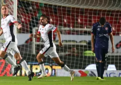 Leo Ramos celebra anotación contra los Tiburones Rojos