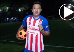 Alan Martínez luce la playera de Chivas