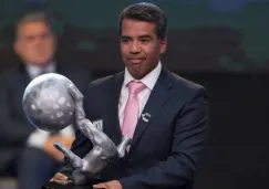 Pável Pardo en la ceremonia de inducción del Salón de la Famma