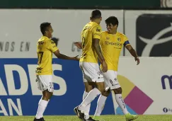 Jugadores de Venados festejan un gol