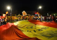 Afición de Morelia bloqueó la salida de camiones de mudanza