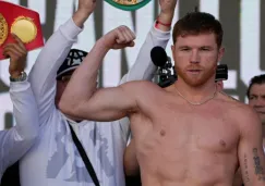Canelo Álvarez en la ceremonia de pesaje