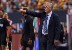 Gustavo Alfaro dirigiendo a Ecuador