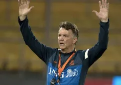 El entrenador neerlandés dirigiendo una practica con "Los Tulipanes"