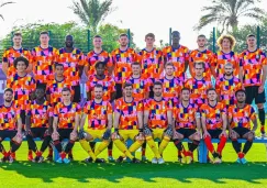 Jugadores de Bélgica posan con playera colorida