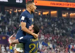  Kylian Mbappé en festejo de gol con Theo Hernandez