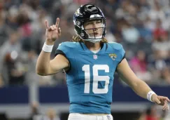 Trevor Lawrence jugando con los Jaguars