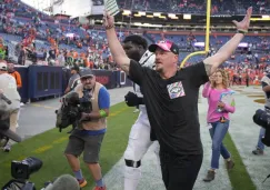 Nathaniel Hackett celebrando la victoria de los Jets 