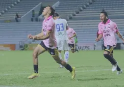 Mauricio Lozano celebrando su gol 