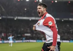 Giménez celebrando un gol con Feyenoord