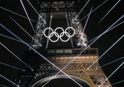Aros olímpicos permanecerán en la Torre Eiffel tras decisión de la alcaldesa de París