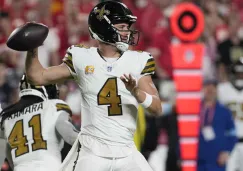 Derek Carr se perderá varias semanas por una lesión en los oblicuos 