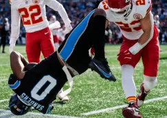 Ja'Tavion Sanders sufre aparatosa lesión tras caer de cabeza 