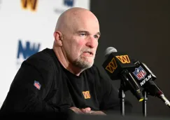 Dan Quinn se luce con increíble regalo navideño para jugadores y staff de Commanders