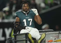 Nakobe Dean sale lesionado y apunta a ser baja el resto de la postemporada