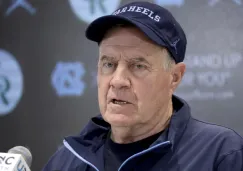 Bill Belichick se divierte en playas junto a su joven novia, Jordon Hudson