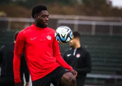 Davies con la selección de Canada