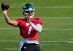 ¡Alarmas encendidas! Justin Fields abandonó práctica de Jets por aparente lesión