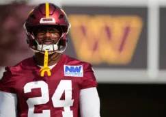 Von Miller le rinde tributo a Kobe Bryant con su nuevo dorsal con los Commanders