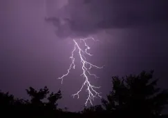 ¿Qué es una tormenta eléctrica y cómo protegerte de ella?