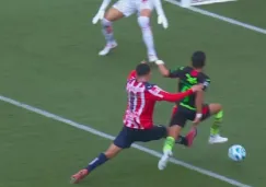 ¿Era penal? La polémica marcación del 'Gato' Ortíz en el Chivas vs Juárez 