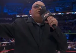 Konnan arremete contra fan durante investidura