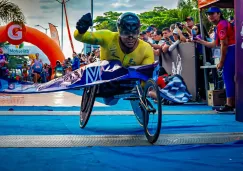 Indeporte apoyará a atleta que cayó en un bache durante Maratón de la CDMX